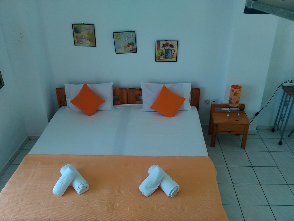 House Mantesos Apartment Койнира Екстериор снимка